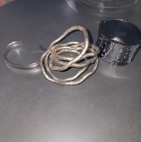 3 bracelets - Picture 1 of 3